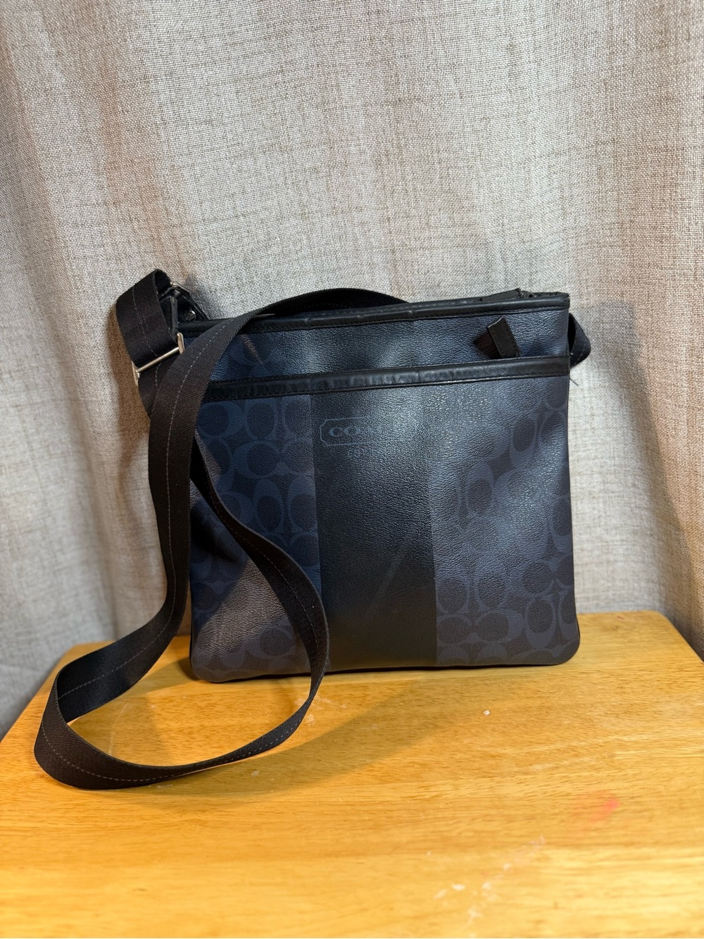 Coach Men's Black Signature Messenger Crossbody Bag